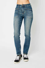 Load image into Gallery viewer, Judy Blue HW Classic Relaxed Fit Jean