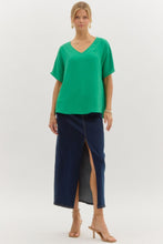 Load image into Gallery viewer, Blissful Basics V-Neck Top - Kelly Green *Regular & Curvy*