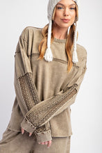 Load image into Gallery viewer, Ari Crochet Trim Pullover - Mocha