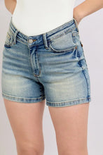 Load image into Gallery viewer, Judy Blue V-Front Vintage Wash Shorts