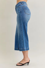 Load image into Gallery viewer, Judy Blue MR Vintage Pocket Crop Wide Leg Jean