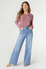 Load image into Gallery viewer, EverStretch Wide Leg Jeans - Light Wash