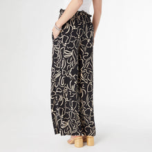 Load image into Gallery viewer, Dinara Flowy Print Pant - Black &amp; Tan