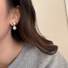 Load image into Gallery viewer, Heart Pearl Studs