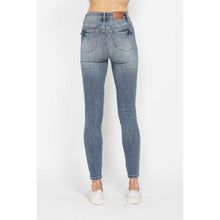 Load image into Gallery viewer, Judy Blue HW Tummy Control Contrast Wash Skinny Jean (Regular/Curvy)