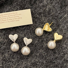 Load image into Gallery viewer, Heart Pearl Studs