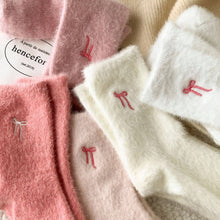 Load image into Gallery viewer, Plush Bow Socks - Light Pink