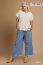Load image into Gallery viewer, Scallop Linen Blend Top - Oatmeal