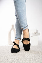 Load image into Gallery viewer, Corky’s Layover - Black