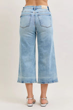 Load image into Gallery viewer, Judy Blue MR Wide Leg Crop Jean