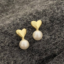 Load image into Gallery viewer, Heart Pearl Studs