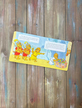 Load image into Gallery viewer, The Berenstain Bears and the Easter Story Children&#39;s Board Book