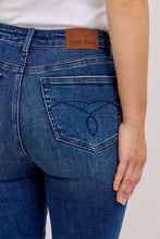 Load image into Gallery viewer, Judy Blue HW Bootcut Jean - SHORT