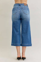 Load image into Gallery viewer, Judy Blue MR Vintage Pocket Crop Wide Leg Jean