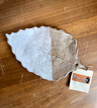 Load image into Gallery viewer, Missions Pottery Leaf Soap Dish - Natural