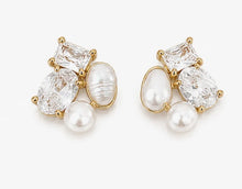 Load image into Gallery viewer, Meghan Browne UPTON Pearl Earrings - Gold/Pearl