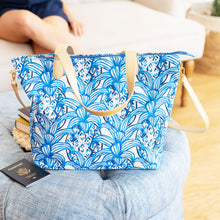 Load image into Gallery viewer, Viv &amp; Lou Lookin&#39; Pine Travel Tote