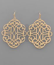 Load image into Gallery viewer, Quatrefoil Dangle Earrings - Gold