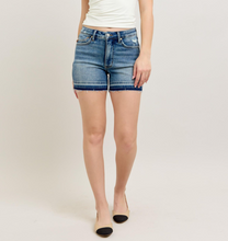 Load image into Gallery viewer, Judy Blue Mid Rise Tummy Control Vintage Wash Release Hem Shorts