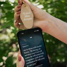 Load image into Gallery viewer, Bible Verse Keychain - Love like Jesus