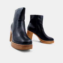 Load image into Gallery viewer, Shu Shop Vernita Ankle Boots - Black