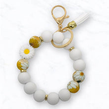 Load image into Gallery viewer, Beaded Daisy Flower Bracelet Keychain - Pink
