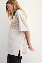Load image into Gallery viewer, Kaelyn Crochet Pocket Tee - Light Khaki